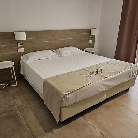 Hotel Onda Marina San Teodoro  Esterno foto